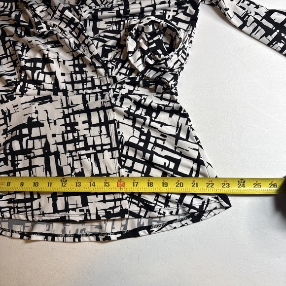 "Perseption Concept Women's Medium Wrap Blouse – Black White Abstract Print - Picture 8 of 9